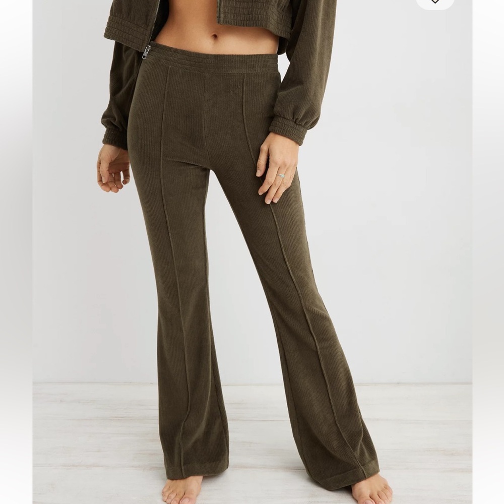 Aerie Groove-On Rib Velour Flare Pants